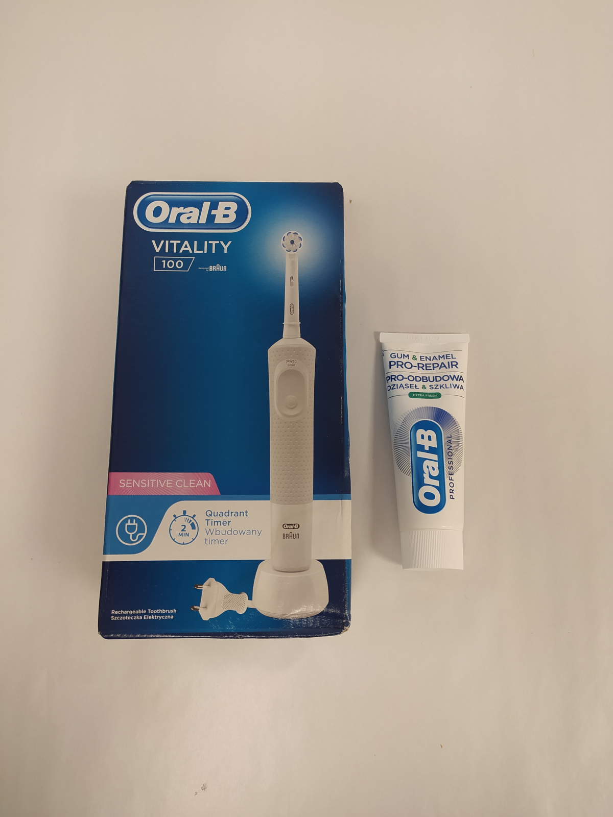 Kartáček Oral-B Vitality D100 Sensitive Se Zubní Pastou 499 Kč